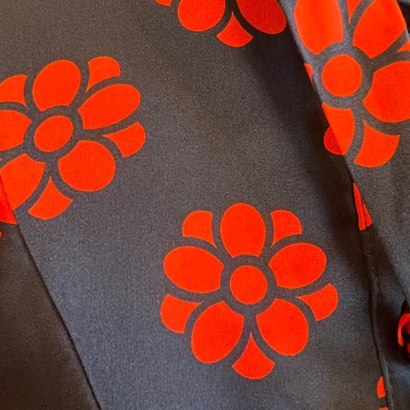 Red Daisy Ruffle Blouse - Picture 5 of 8